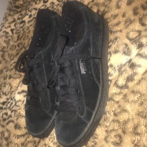 Black puma shoes